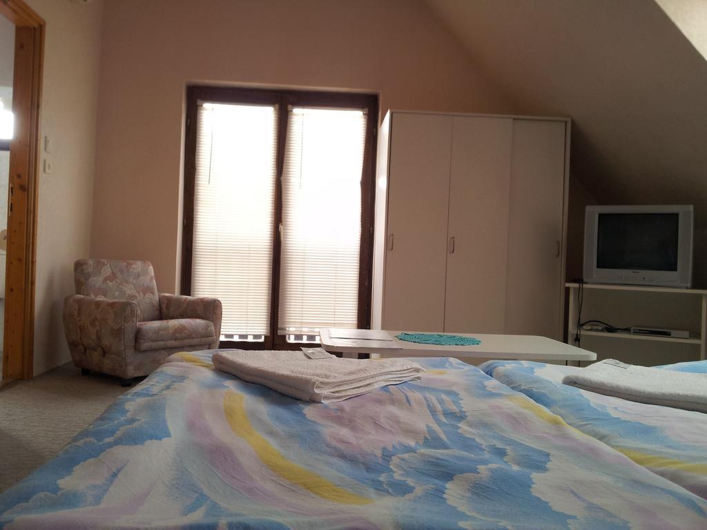 Bed and Breakfast Agi Panzio Obuda à Budapest Chambre photo